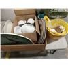 Image 37 : YELLOW, GREEN & WHITE VARIOUS PATTERNS & DISHES