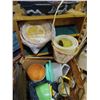Image 9 : HOUSEHOLD TUPPERWARE, ETC.