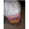 Image 2 : BAG OF TOWELS -NEW TO NEWER-WELL CARED FOR.
