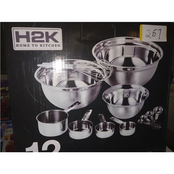 12-PC MEASURE & MIX SET w/ HAMILTON BEACH COFFEE MAKER. (NEW BOTH ORIGINAL SEALED BOXES).