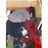 Image 2 : NEW IN PACK: BOX OF GLOVES & TOQUES.