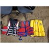 Image 1 : 3 adult life jackets