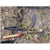 Image 1 : sickle + hedge trimmer