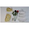 Image 1 : 3 Flower ring holders + Ring pouch + Table name plates
