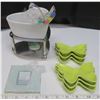 Image 1 : Ceramic heart shaped fondue + mini butterfly plates + 2 picture frames