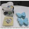 Image 1 : Ceramic heart shaped fondue + mini butterfly plates + picture frames