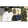 Image 1 : Balaclavas, toques, gloves, etc.
