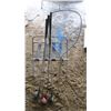 Image 1 : Assorted sports (gulf clubs & gulf balls, 1 fishing net, 1 chair frame)