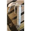 Image 2 : 2 grease guns