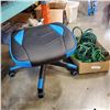 Image 1 : GAS LIFT STOOL AND 2 GARDEN HOSES