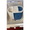Image 2 : 2 COOLERS IGLOO AND RUBBERMAID WITH VICKS HUMIDIFIER