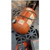 Image 8 : 2.5 GALLON AIR COMPRESSOR, PUMP SPRAYER AND PORTABLE AIR TANK