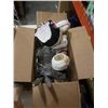 Image 4 : 2 BOXES OF CRYSTAL AND GLASSWARE, COLECTIBLES