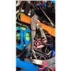 Image 3 : BASKET OF SCISSORS AND CORCKSCREWS