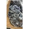 Image 2 : BOX OF APPROX 900 PIECES NEW BRACELETS