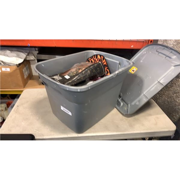 TOTE OF HALLOWEEN ITEMS AND DECOR
