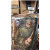 Image 3 : TOTE OF HALLOWEEN ITEMS AND DECOR