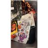 Image 5 : TOTE OF HALLOWEEN ITEMS AND DECOR