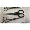 Image 4 : 3 PAIRS OF HAIRDRESSING SCISSORS AND 2 PAIRS HENCKELS SCISSORS