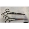 Image 6 : 3 PAIRS OF HAIRDRESSING SCISSORS AND 2 PAIRS HENCKELS SCISSORS