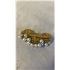 Image 3 : VINTAGE FAUX PEARL JEWLERY SET - NECKLACE, EARRINGS, AND BROOCH