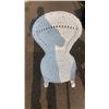 Image 7 : WHITE WICKER 3 PIECE BISTRO SET