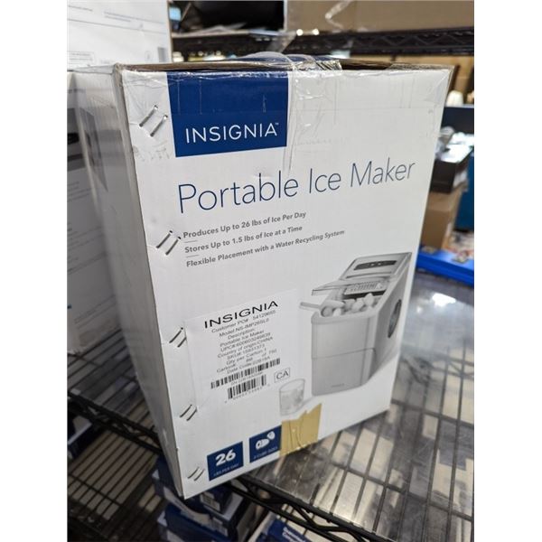 AS NEW 26LB INSIGNIA PORTABLE ICE MAKER TESTED AND WORKING, RETAIL $199