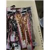 Image 6 : 24 PICES HAIR EXTENTIONS AND 6 ASTROLOGY MUGS