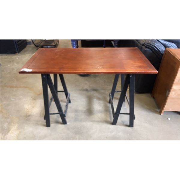 DOUBLE EASEL LEG TABLE