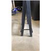 Image 4 : DOUBLE EASEL LEG TABLE