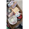 Image 7 : 2 BOXES OF KITCHEN WARE
