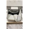 Image 4 : OCULUS QUEST 2 128GB VR HEADSET - TESTED WORKING, RETAIL $529