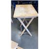 Image 2 : 4 FLDING MAPLE TV TRAYS