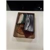 Image 1 : TRAY OF WALLETS, LEATHER ITEMS