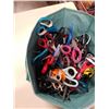 Image 2 : FABRIC BOX OF SCISSORS