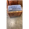 Image 2 : ANTIQUE VANITY DRESSER WITH MIRROR
