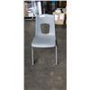 Image 2 : 4 STACKING CHAIRS