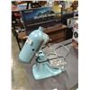 Image 3 : KITCHENAID ARTISAN DESIGN STAND MIXER WITH ACCESSORIES AND PYREX BOWL, RETAIL $629