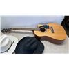 Image 5 : EPIPHONE AJ-100CENA ACOUSTIC GUITAR AND 2 COWBOY HATS