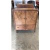 Image 1 : ANTIQUE DRESSER