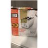 Image 3 : BLACK AND DECKER 2 SLICE TOASTER - TESTED WORKING