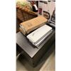 Image 1 : 4 NEW UNIVERSAL TV STANDS
