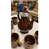 Image 5 : MID CENTURY POTTERY TEAPOT AND 6 MUGS