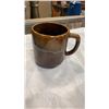 Image 8 : MID CENTURY POTTERY TEAPOT AND 6 MUGS
