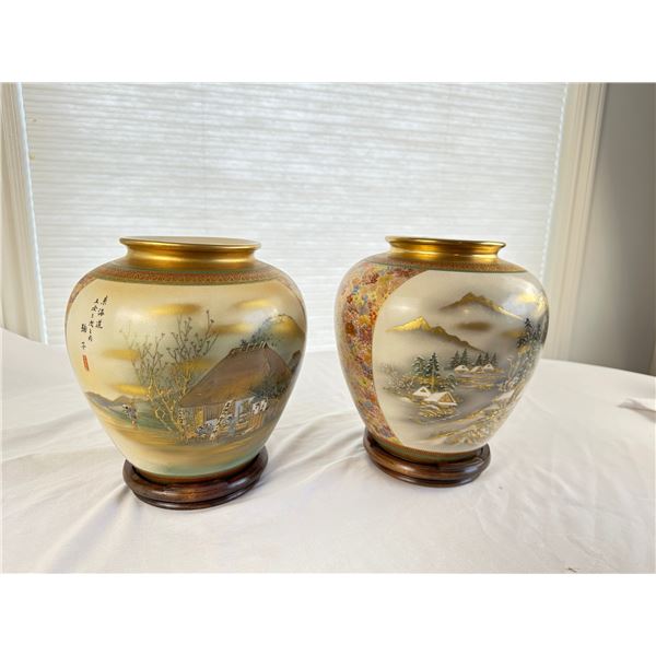 2 vases with wood bases