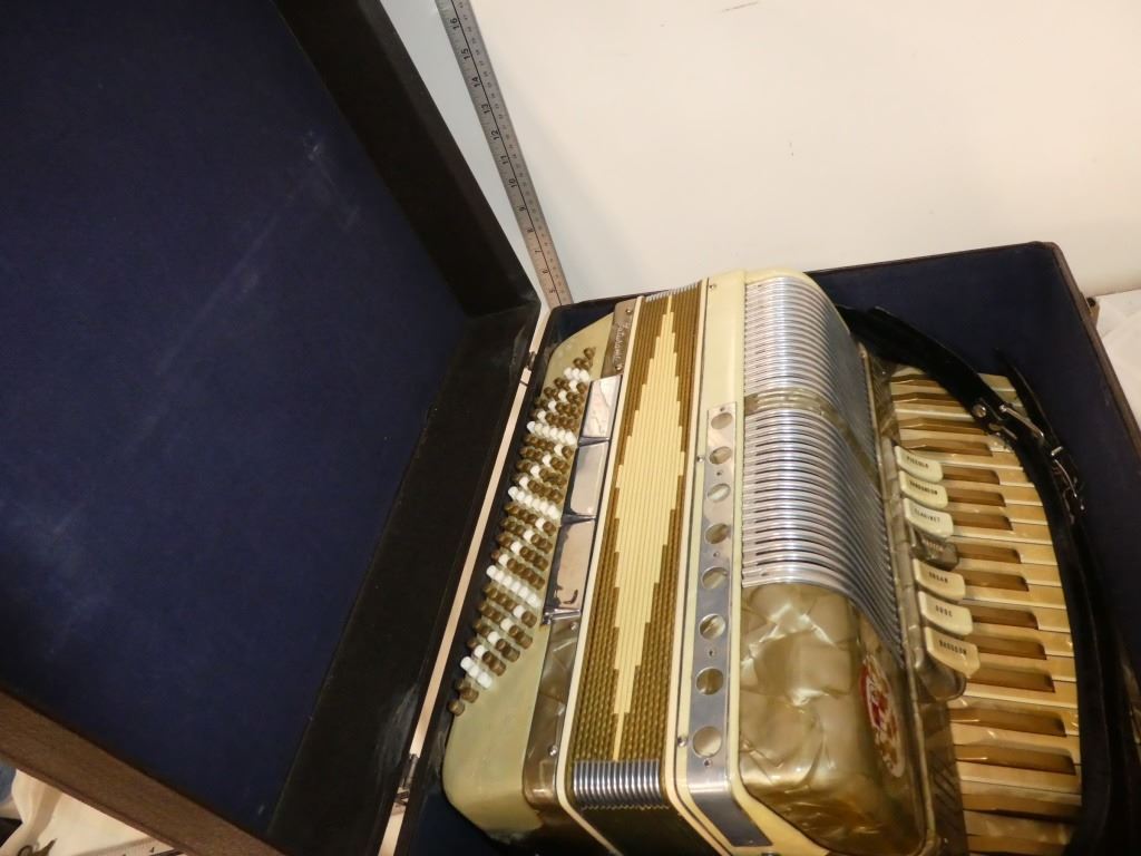 JOUET ANCIEN ACCORDÉON Rhapsody en plastique EUR 20,00 - FR JOUET ANCIEN ACCORDÉON Rhapsody en plastique EUR 20,00 - FR