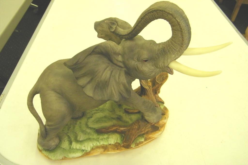 Lefton China Elephant Figurine KW5060