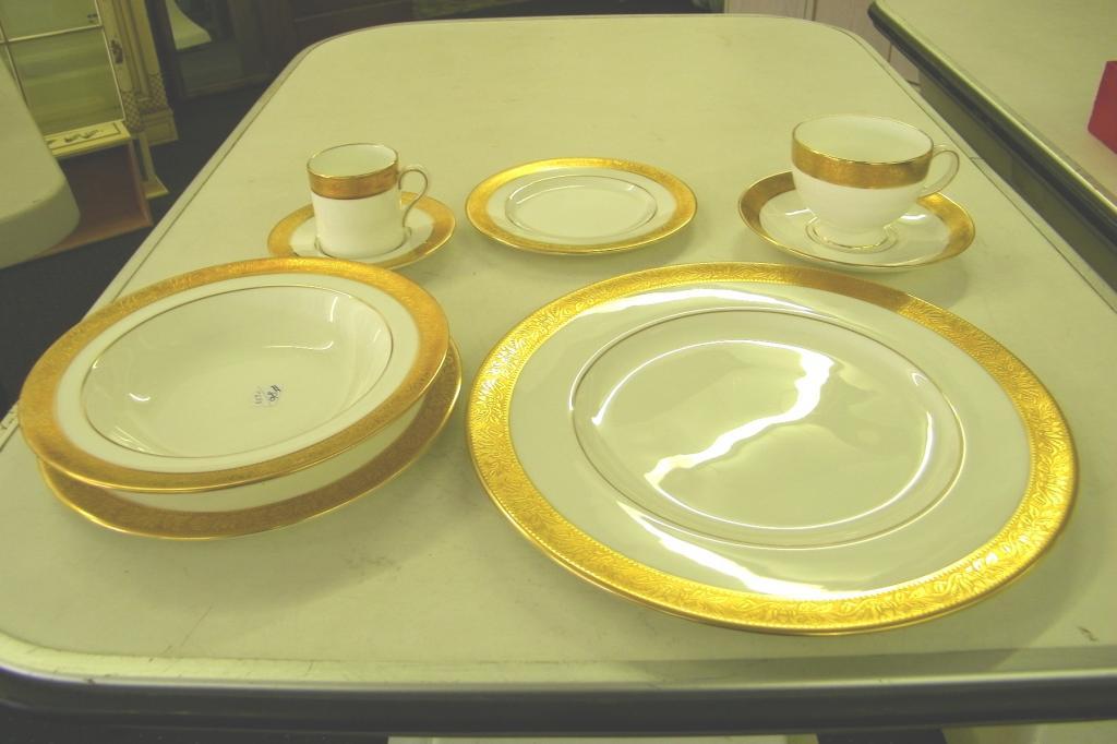 Wedgwood Bone China Ascot Dish Set 88 Pieces