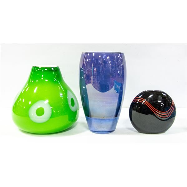 FLAT OF VARIOUS GLASS VASES