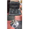Image 2 : 36" X 36" X 36" WOODEN DROP LEAF TABLE 3 BLACK